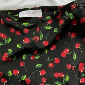 MICHAEL KORS COLLECTION Cherry Silk Crepe De Chine Flutter Shorts Size 12, ( L )